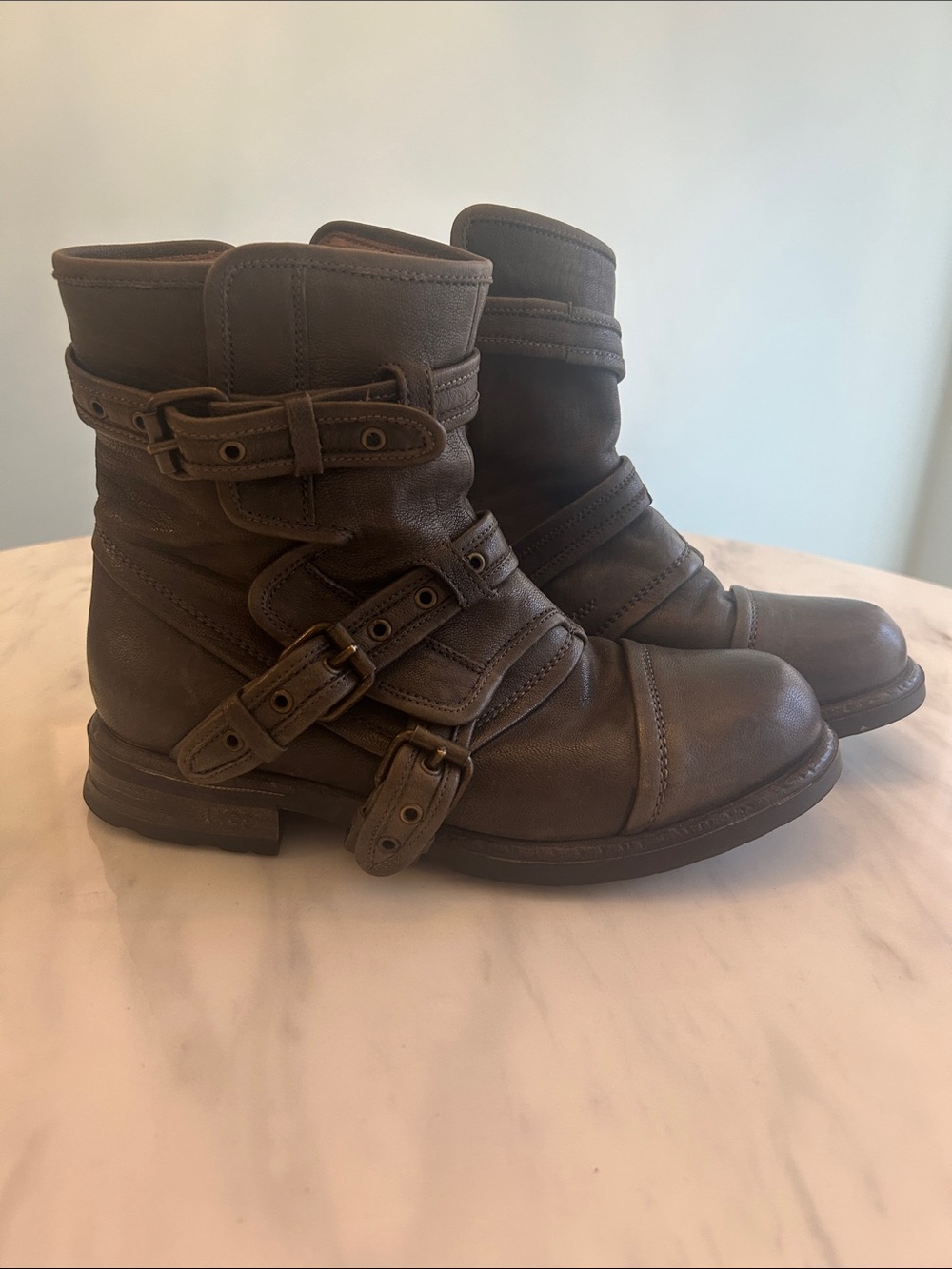 UGG COLLECTION SIZE 9